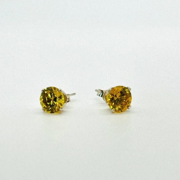 New Pale Yellow Round CZ Stud Earrings - Picture 1 of 7